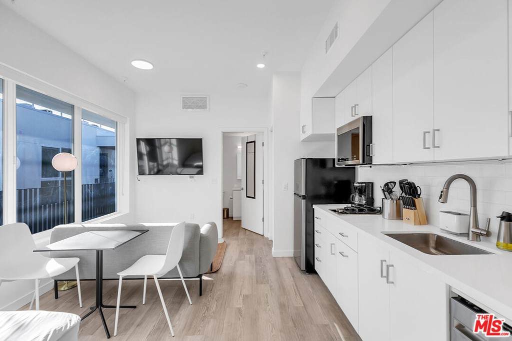 660 Oxford Avenue - Photo 1
