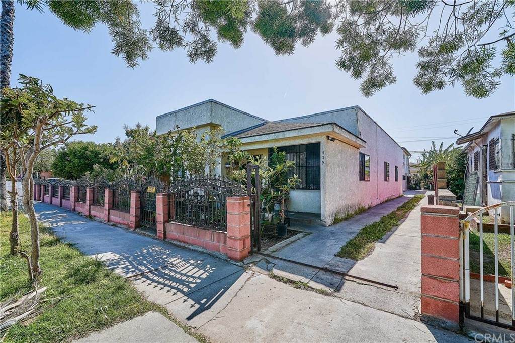 1539 Gardenia Avenue - Photo 1