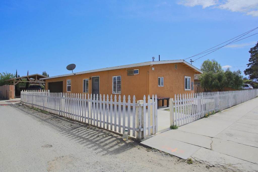 915 Maple Avenue - Photo 1