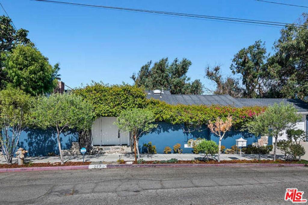 135 Ocean Way - Photo 1