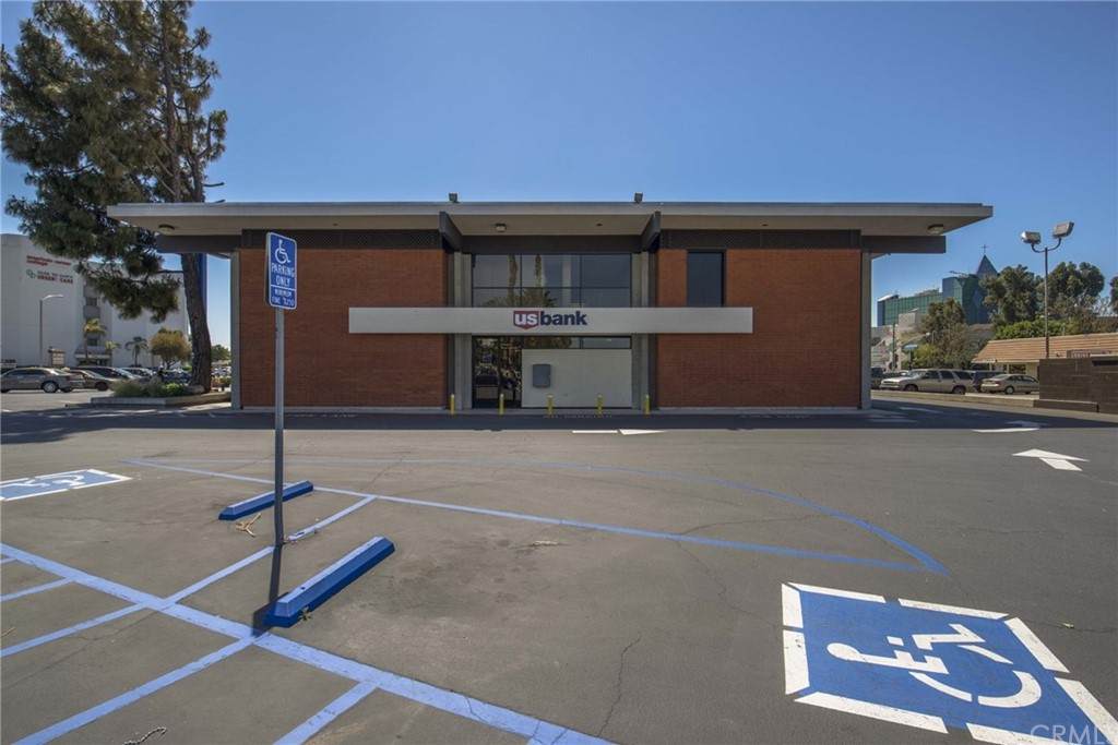 3645 Imperial - Photo 1