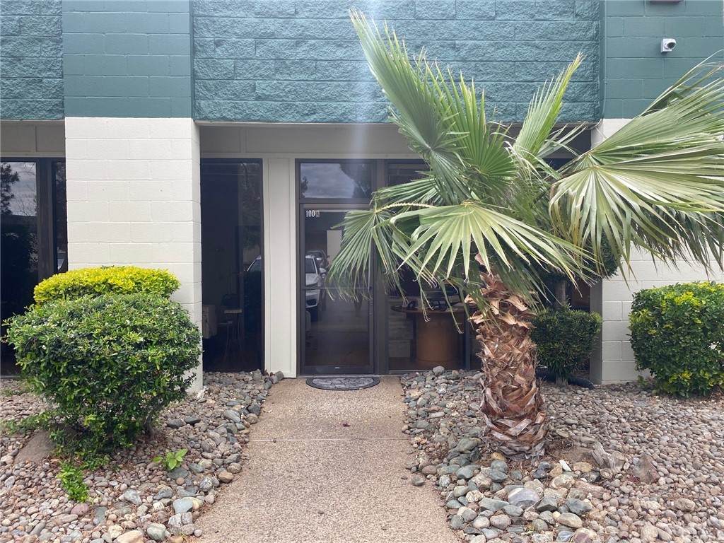 275 Fairchild Avenue - Photo 1