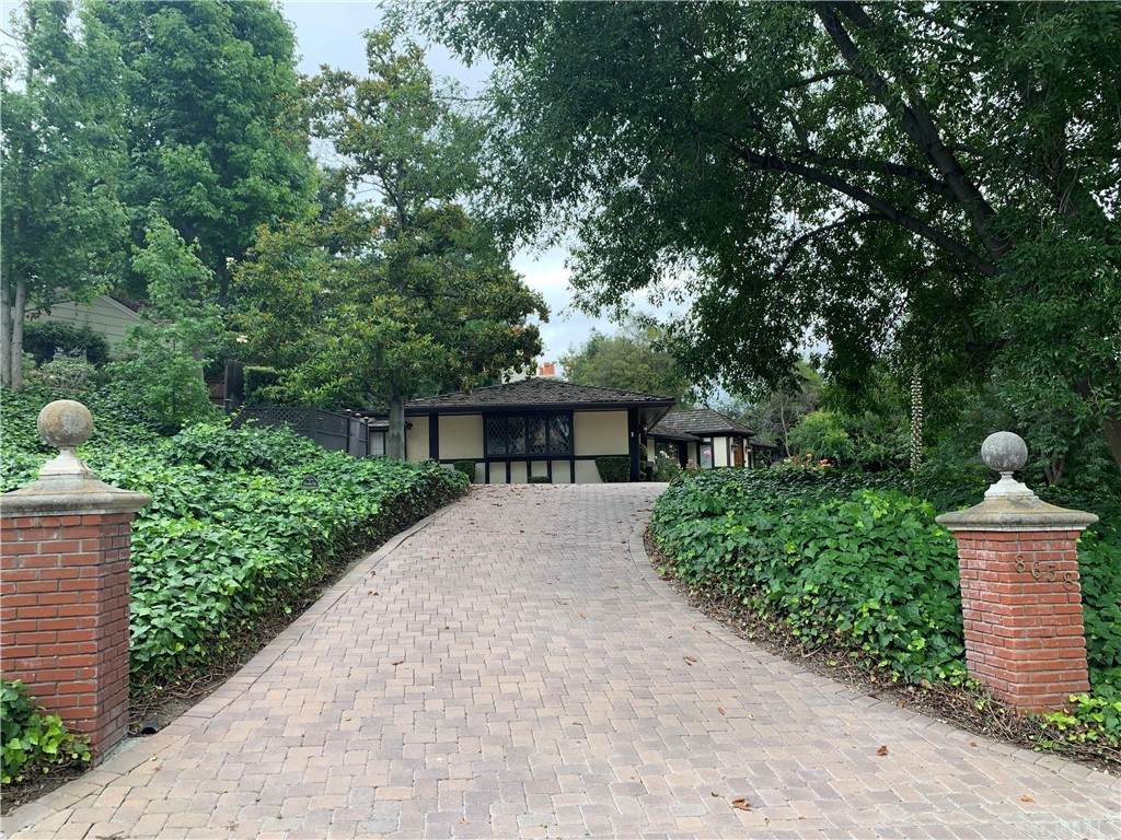 8658 Via Santa Cruz Avenue - Photo 1