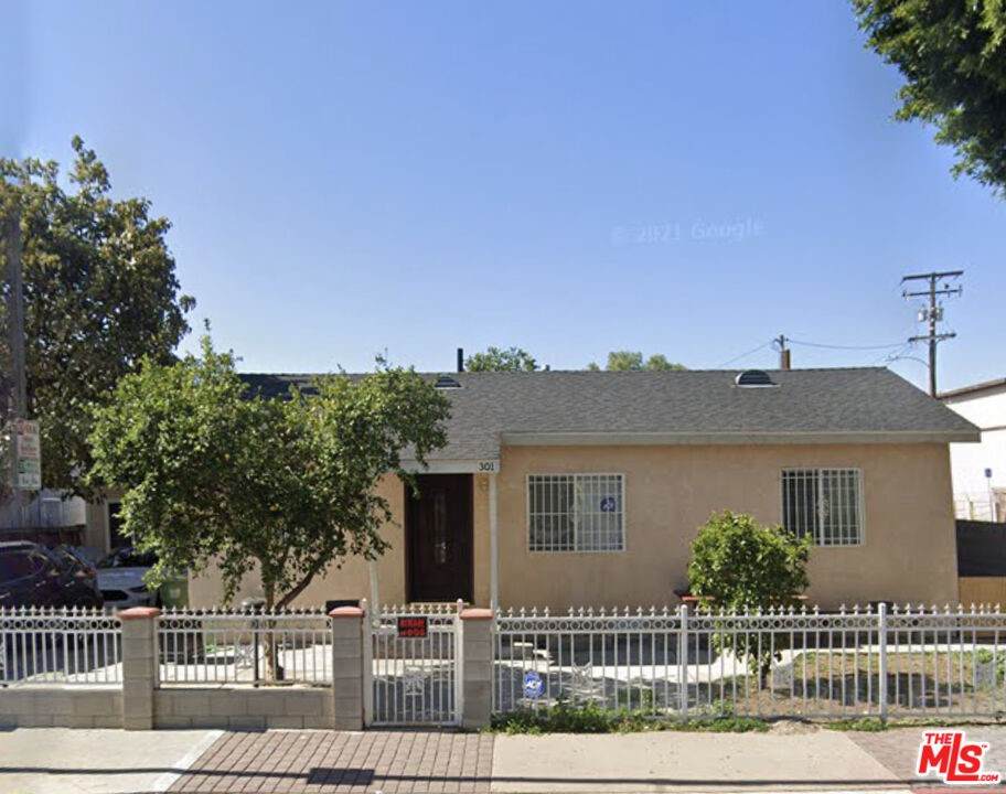 301 Acacia Avenue - Photo 1