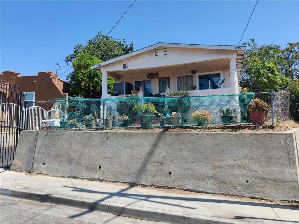 986 Gifford Avenue - Photo 1