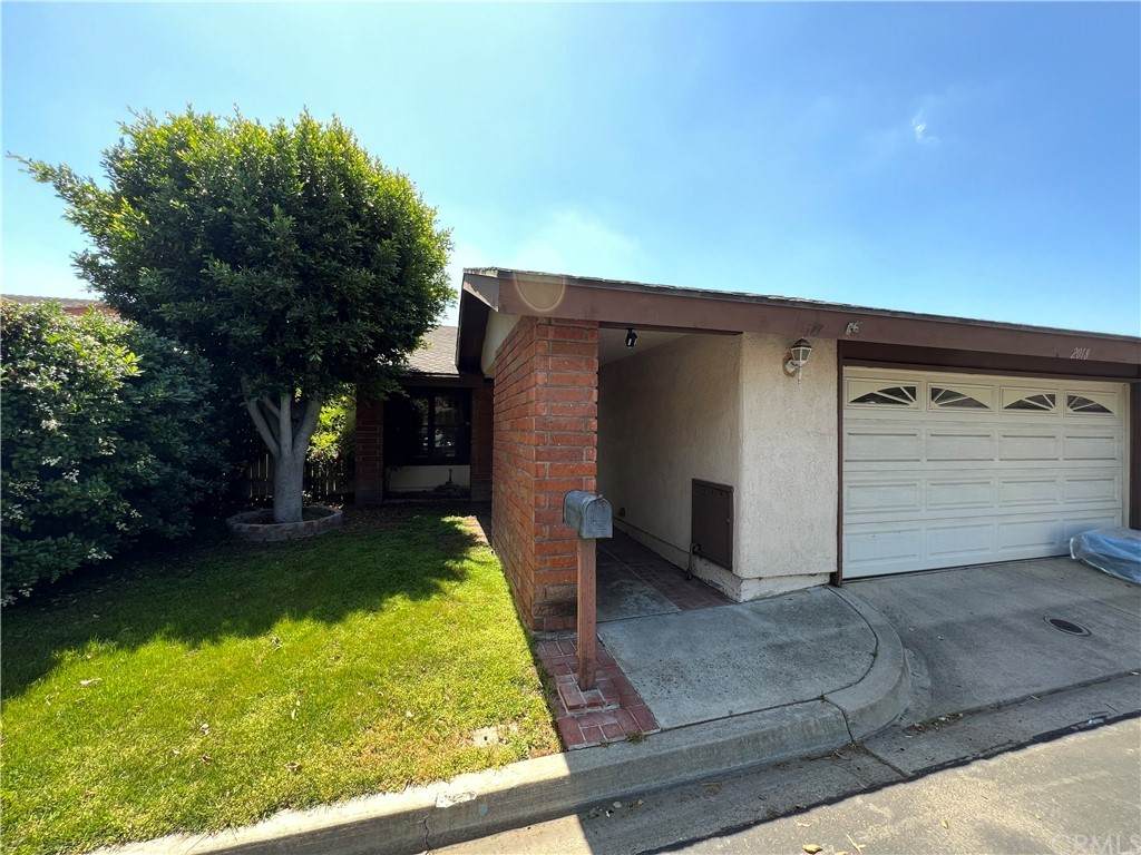 2018 Wellington Avenue - Photo 1
