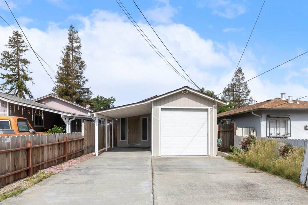 661 Hurlingame Avenue - Photo 1