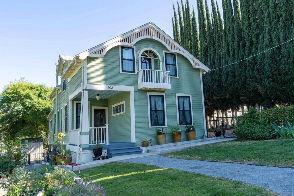 203 9th Ave - Photo 1