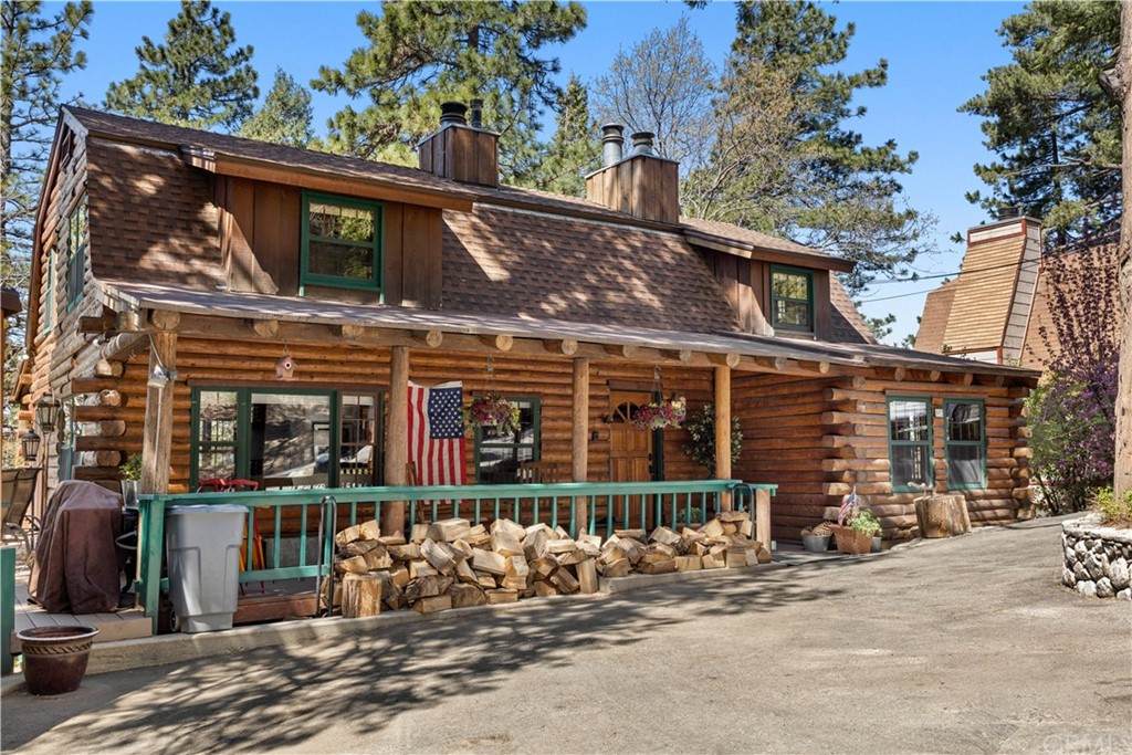 842 Forest - Photo 1