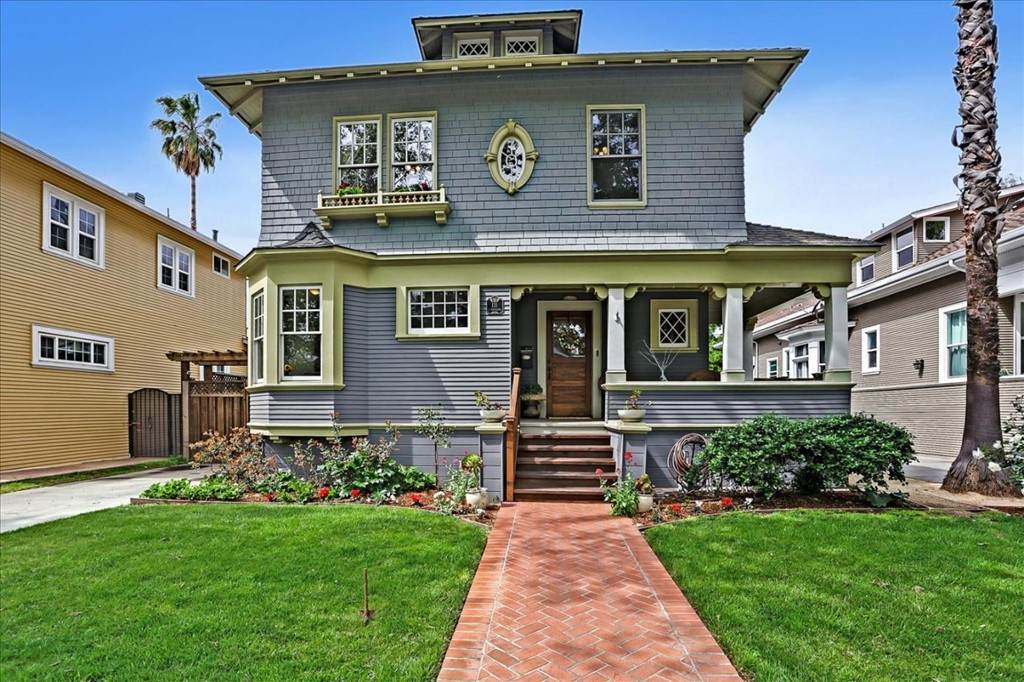 131 15th Street - Photo 1
