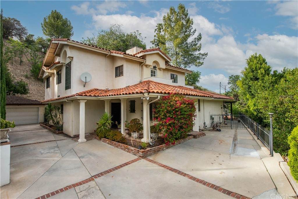 4551 Alonzo Avenue - Photo 1