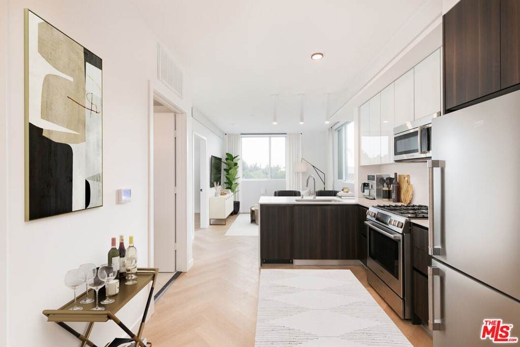 5570 Melrose - Photo 1