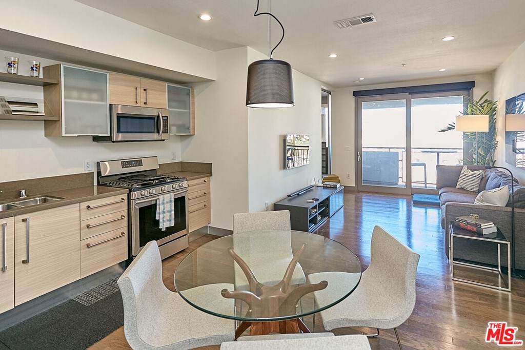 1234 Wilshire Boulevard - Photo 1