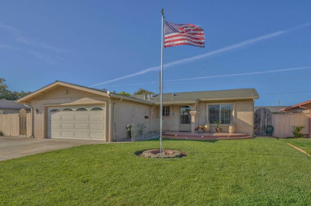 594 Mariposa Street - Photo 1