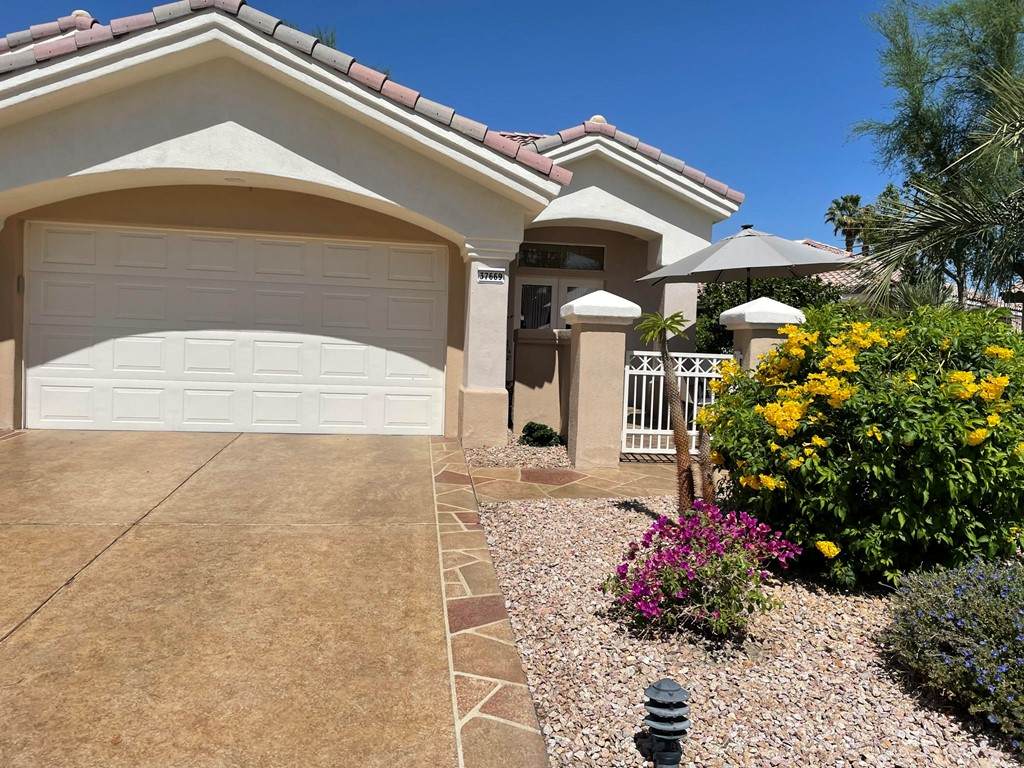 37669 Breeze Way - Photo 1