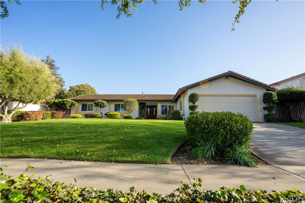 650 Foxenwood Drive - Photo 1