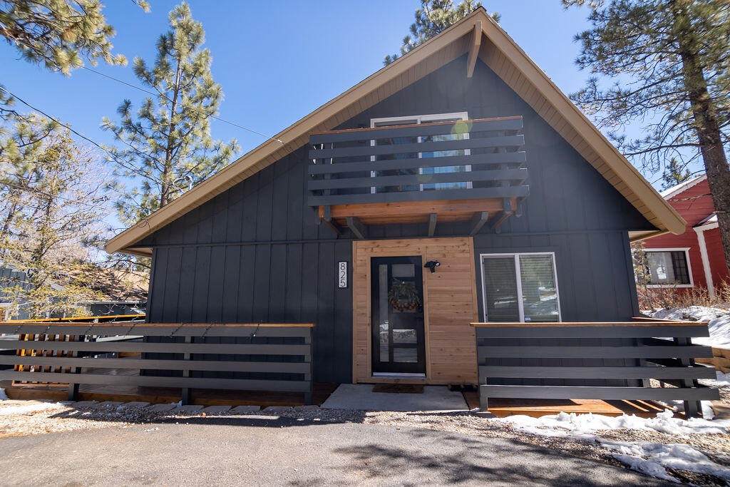 825 Victoria Lane - Photo 1