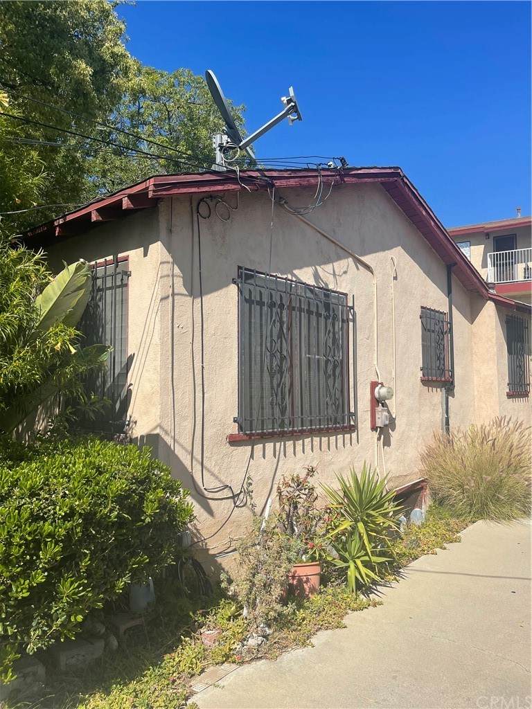 722 Gage Avenue - Photo 1