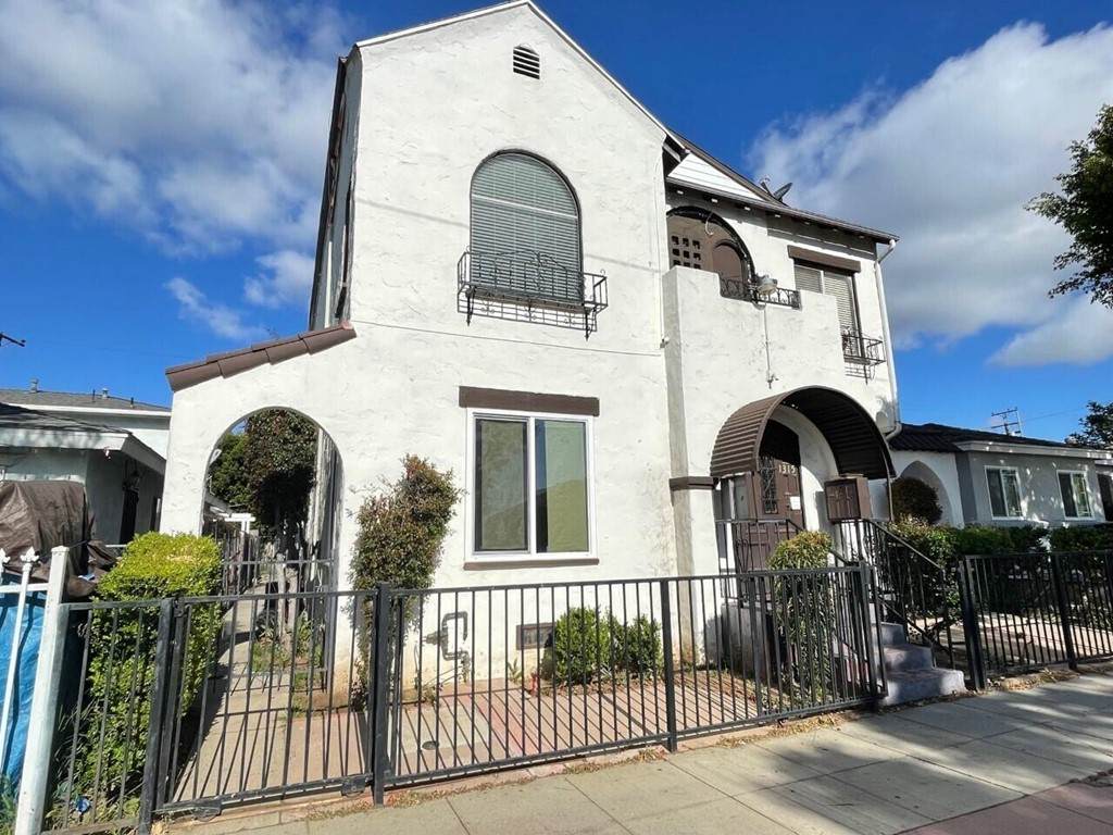 1315 Simmons Avenue - Photo 1