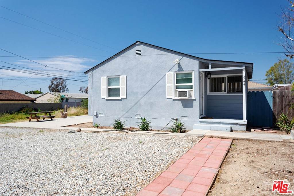 1744 New York Drive - Photo 1