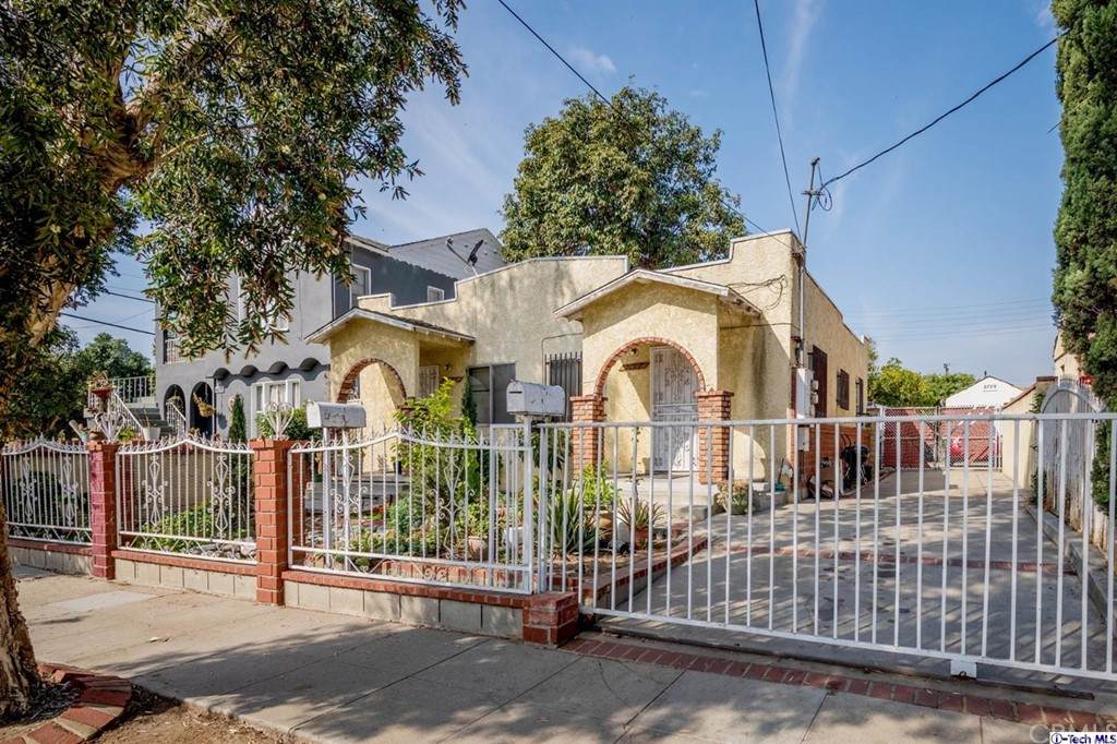 2705 2707 Benedict Street - Photo 1
