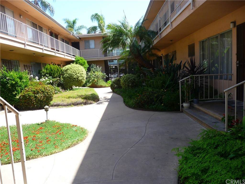 527 Cedar Avenue - Photo 1