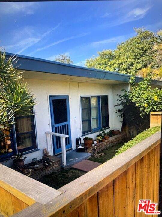 1621 Centinela Avenue - Photo 1