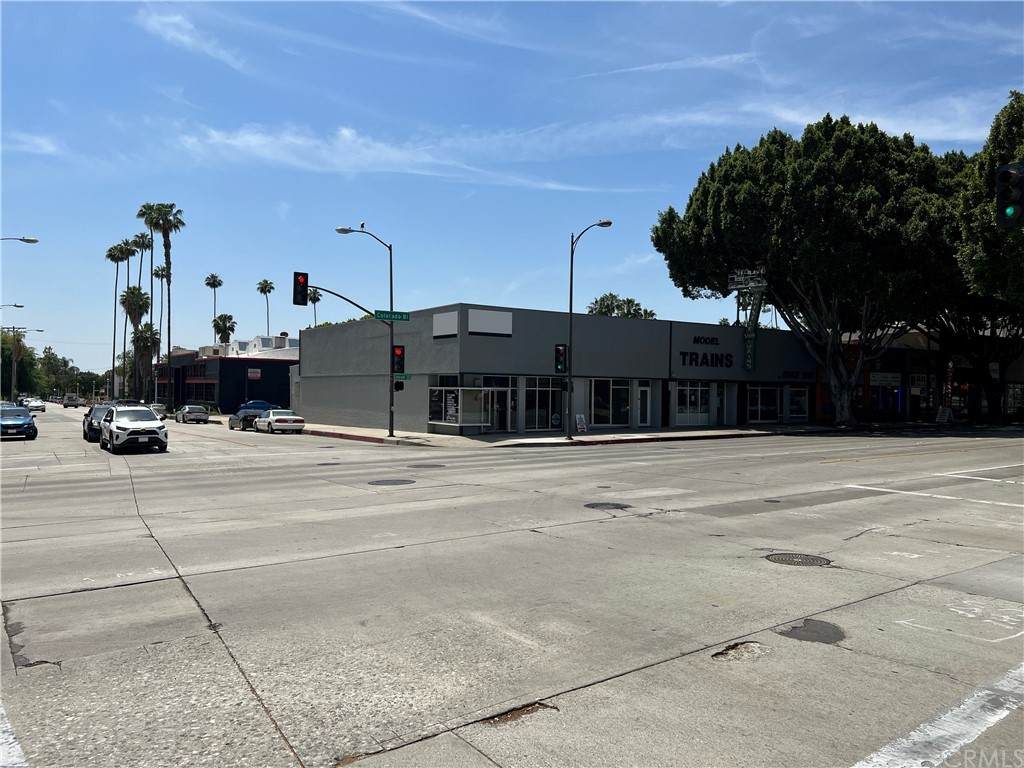 2494 2498 Colorado Boulevard - Photo 1