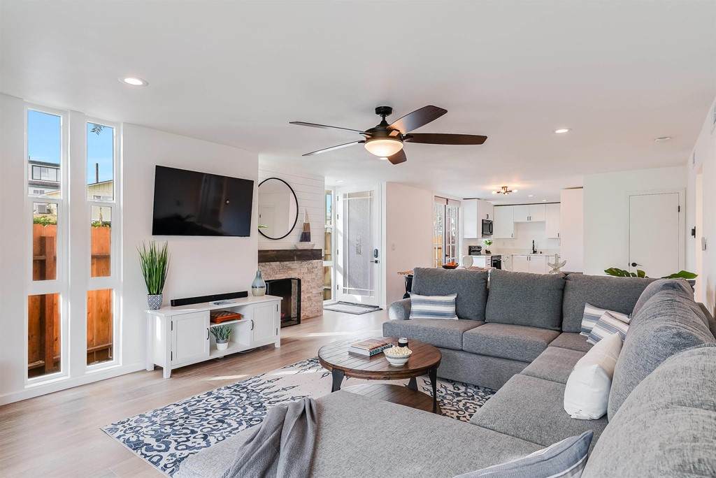 2735 Mission Blvd - Photo 1