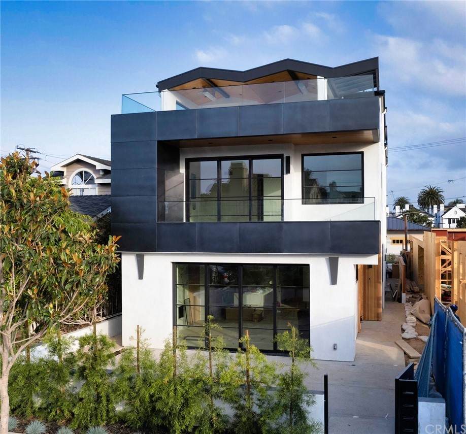 417 Narcissus Avenue - Photo 1