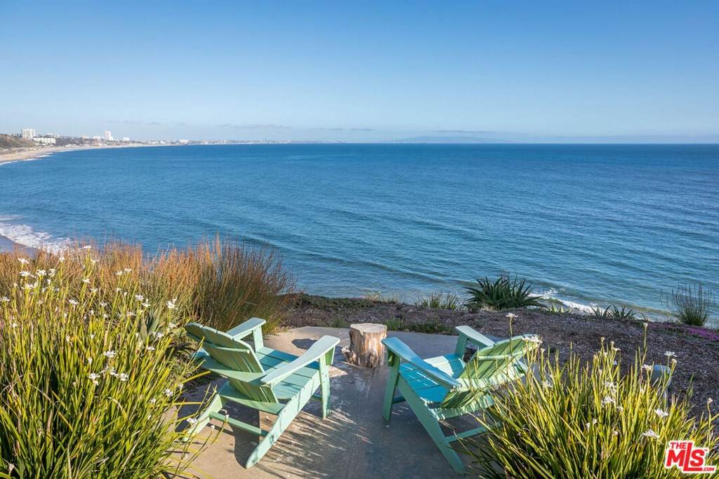 17366 Sunset Boulevard - Photo 1