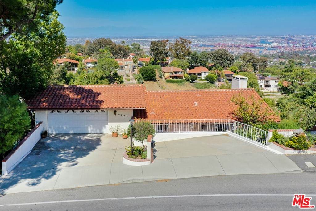 4224 Palos Verdes Drive East - Photo 1