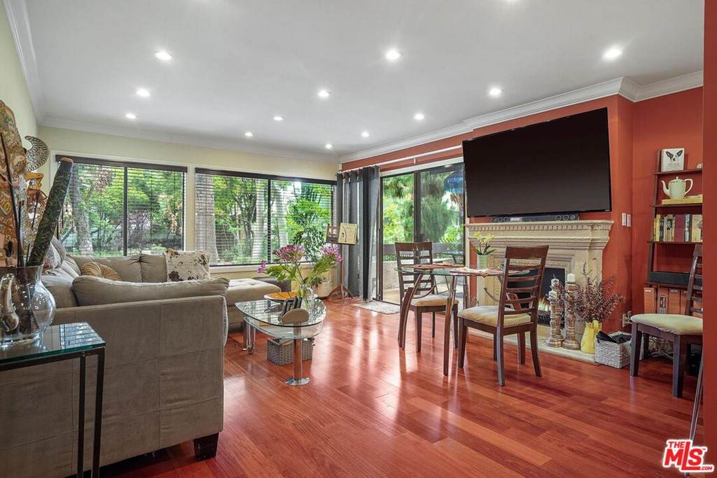 950 Kings Road - Photo 1