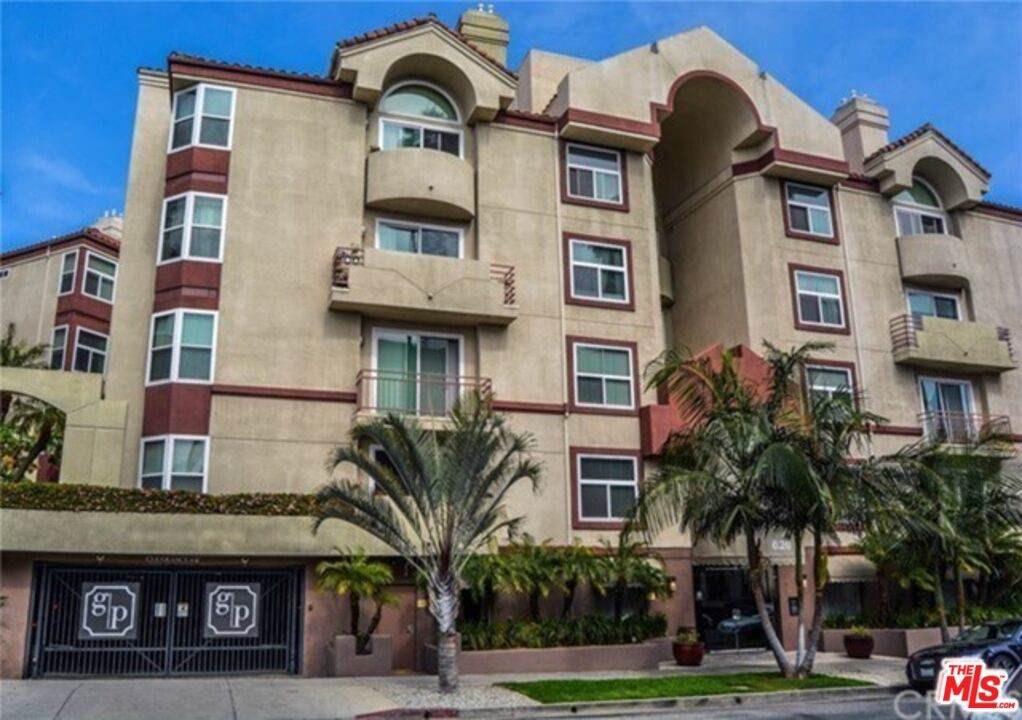 620 Gramercy Place - Photo 1