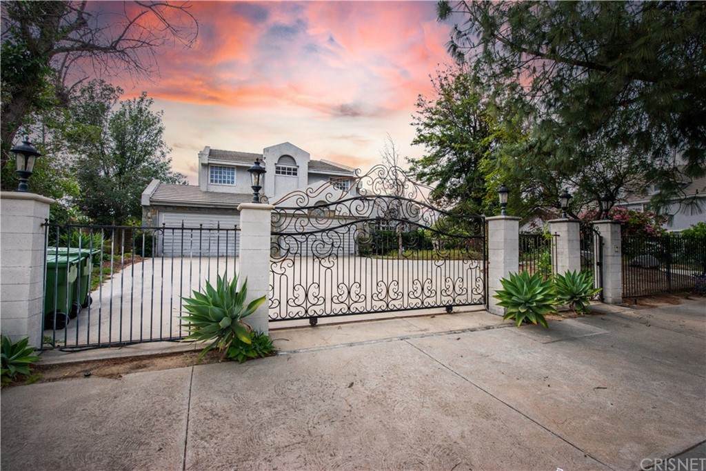10827 Canoga Avenue - Photo 1