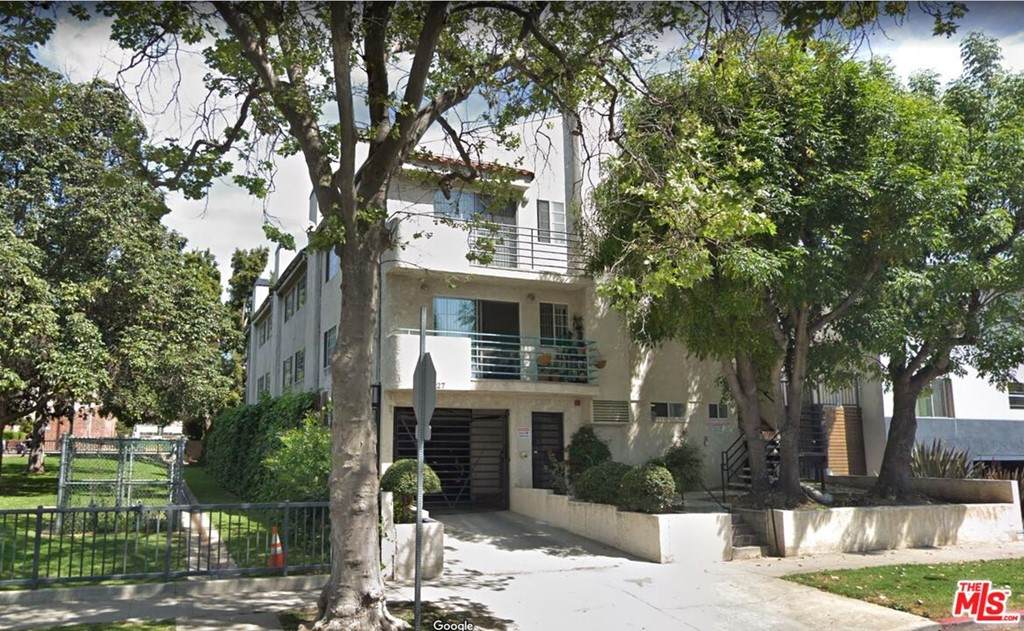 7327 Willoughby Avenue - Photo 1