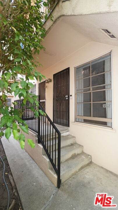 1314 1/4 Barrington Avenue - Photo 1