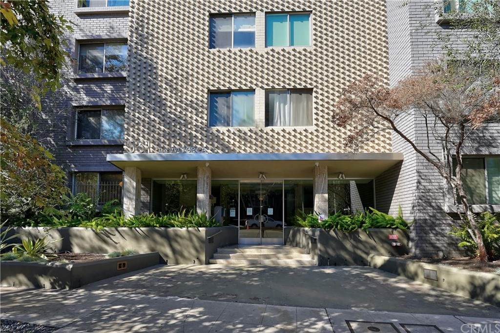 531 Rossmore Avenue - Photo 1