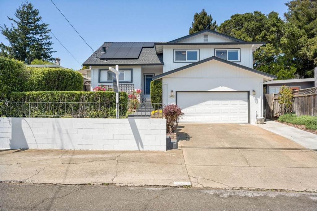 2012 Lyon Avenue - Photo 1