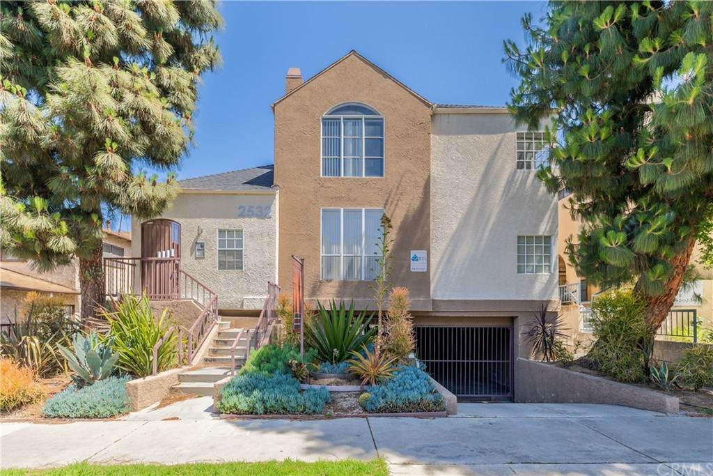 2532 Centinela Avenue - Photo 1