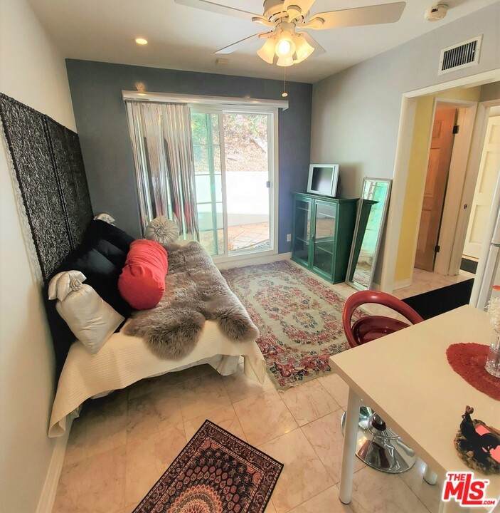 1118 Roscomare Road - Photo 1