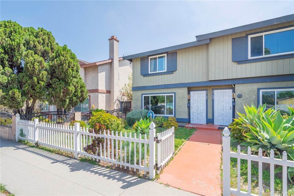 2762 Santa Fe Avenue - Photo 1