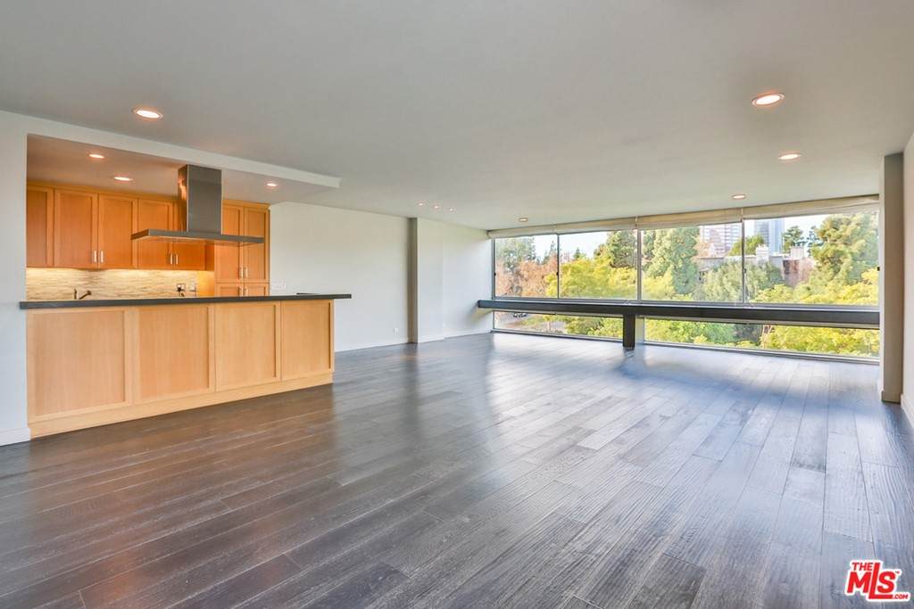 2220 Avenue Of The Stars - Photo 1