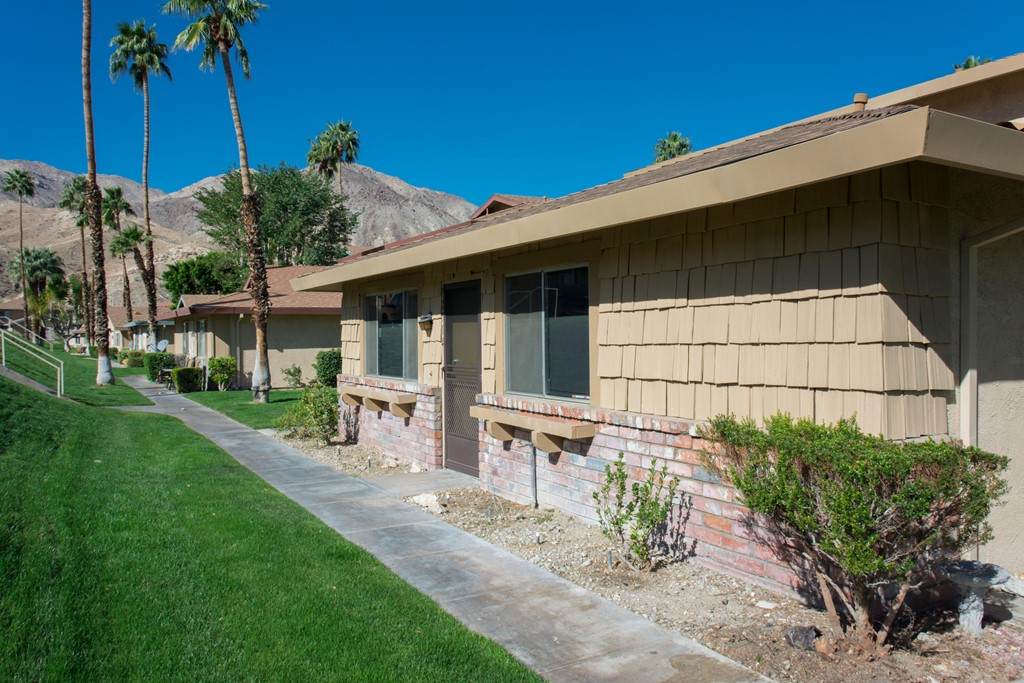 72714 Willow Street - Photo 1