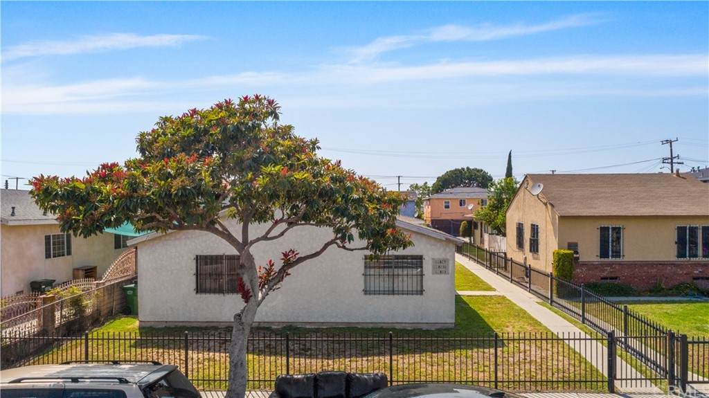 11823 Berendo Avenue - Photo 1