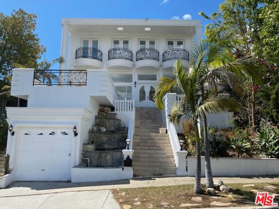1943 Holmby Avenue - Photo 1