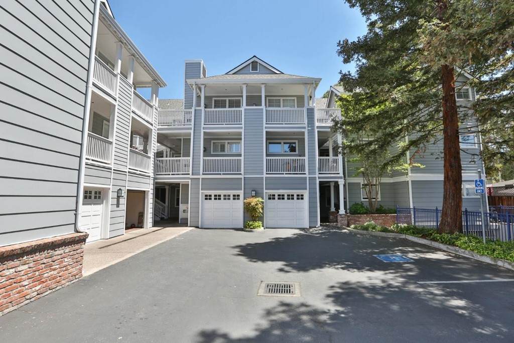 905 Sunrose Terrace - Photo 1