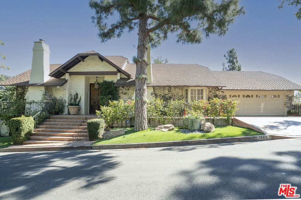 1243 Lago Vista Drive - Photo 1