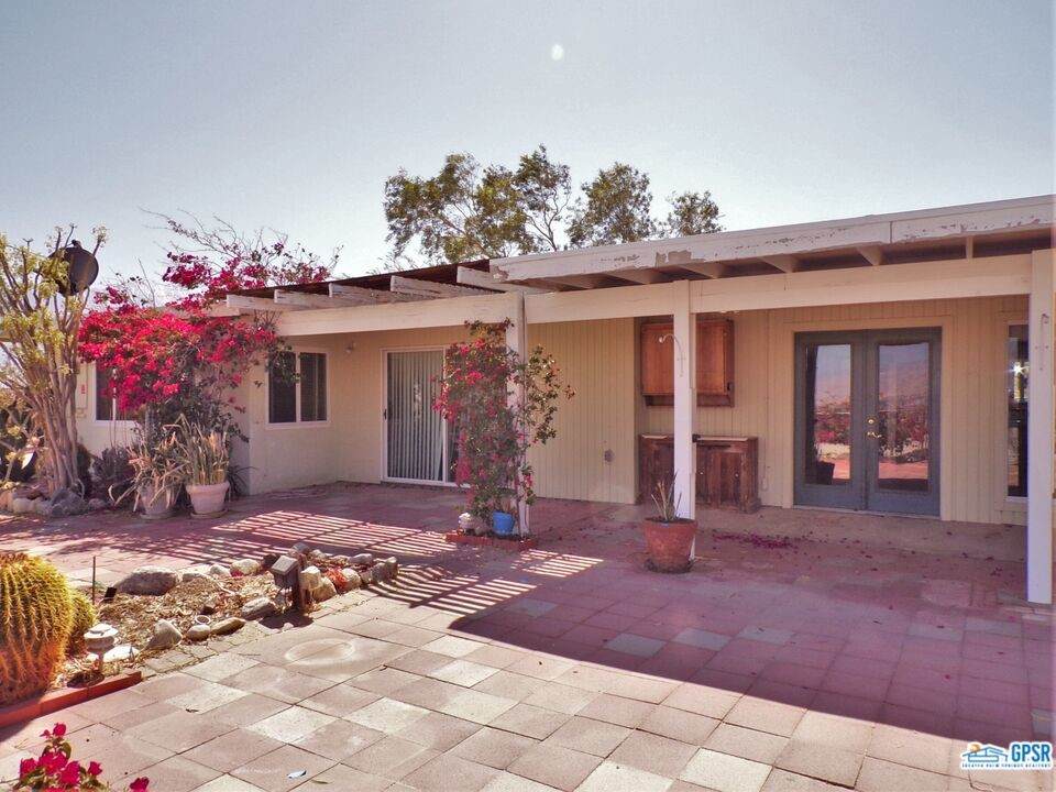62700 Mollies Avenue - Photo 1