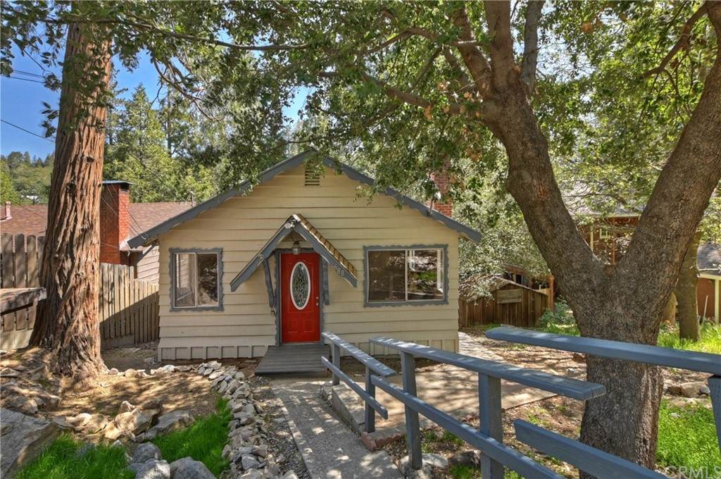 688 Knoll Drive - Photo 1